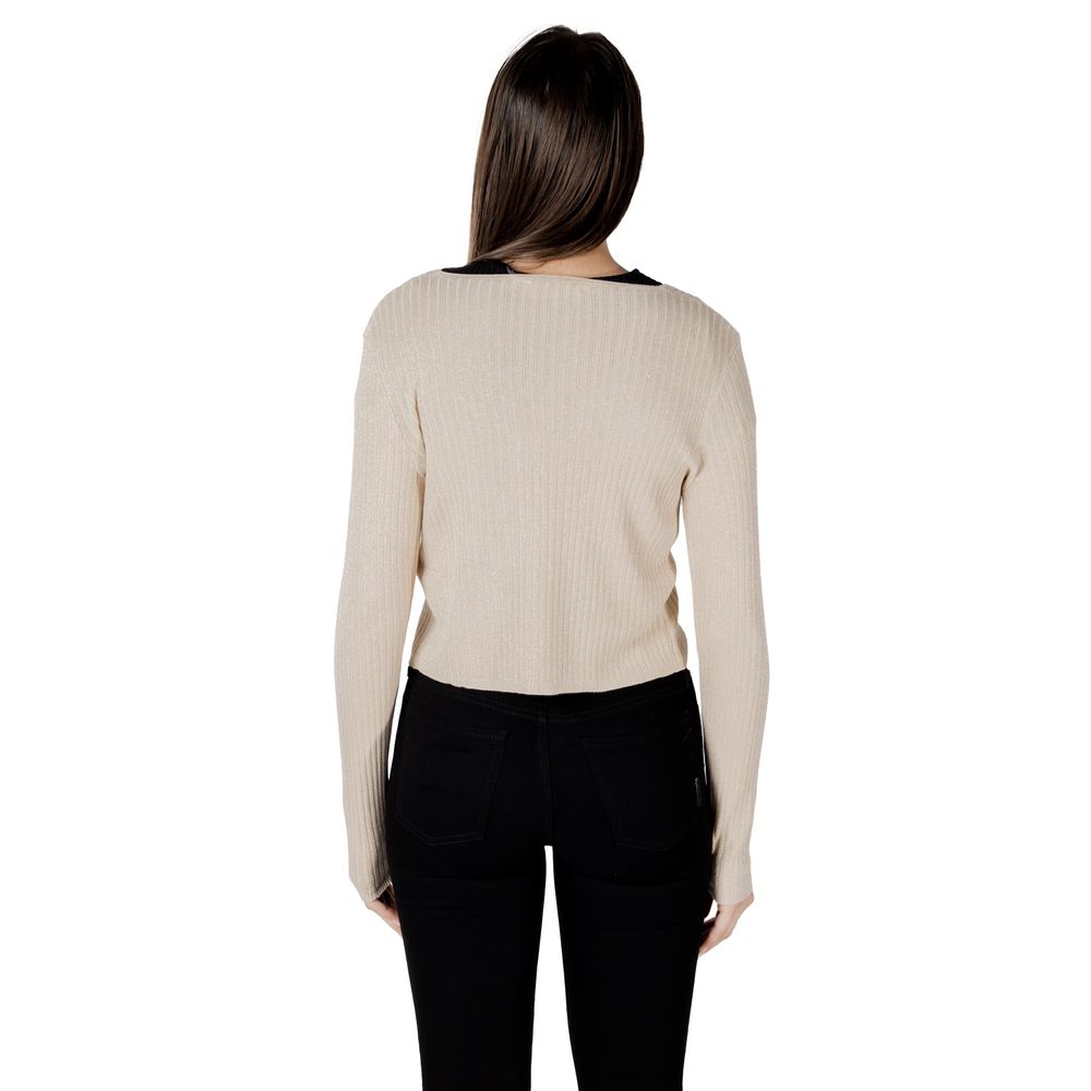 Back view of woman in Morgan De Toi Gold Viscose Sleveless Jacket with long sleeves, cropped design, and ribbed texture.