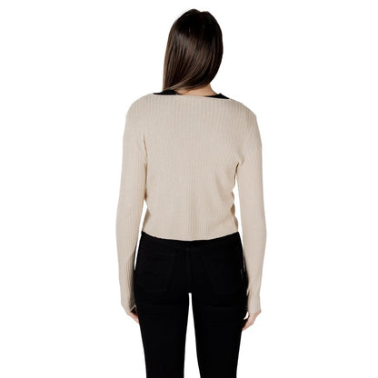 Back view of woman in Morgan De Toi Gold Viscose Sleveless Jacket with long sleeves, cropped design, and ribbed texture.