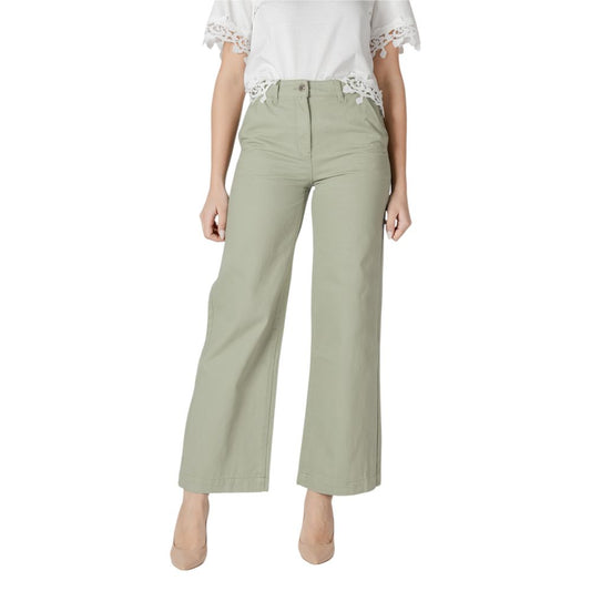Woman wearing Morgan De Toi Green Cotton Relaxed Fit Jeans with wide legs and a white lace top.