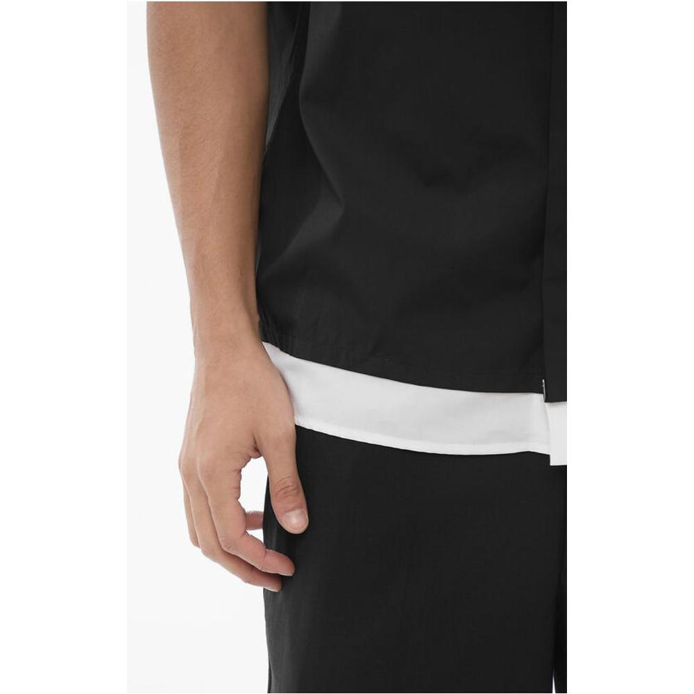 Front view with bag zipped and handles upright.