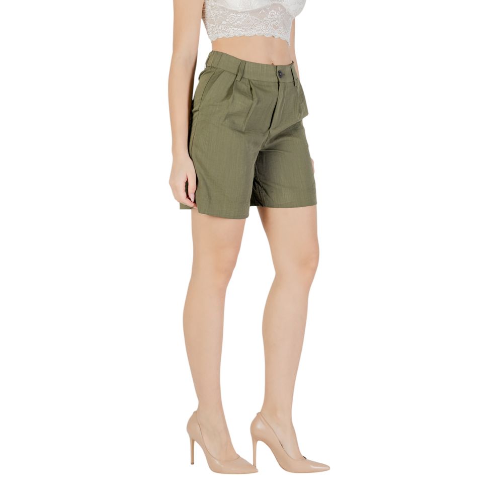 Woman wearing Only Green Viscose Bermuda Shorts with heels and lace top, featuring side pockets and button closure.