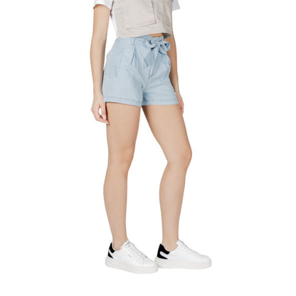 Woman wearing Only Light Blue Lyocell Shorts with a fabric belt, styled with a casual top and sneakers.
