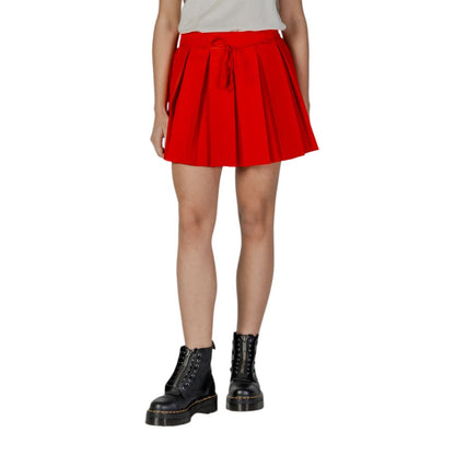 Only Red Recycled Polyester Mini Skirt with pleated design, elastic waistband, and drawstring, perfect for dynamic style.
