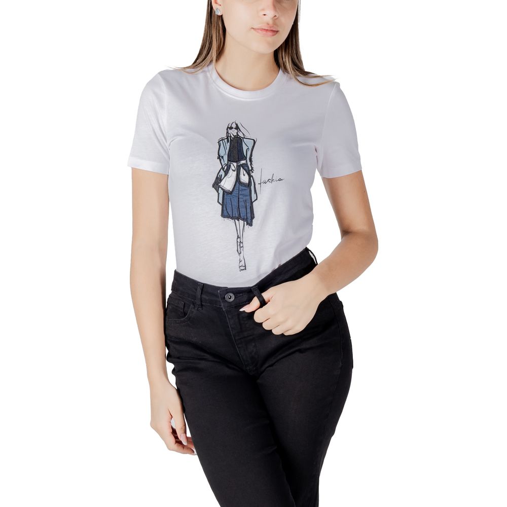 Only White Organic Cotton Long Sleeve T-Shirt with graphic print, worn by a woman, offering a comfortable and stylish casual look.