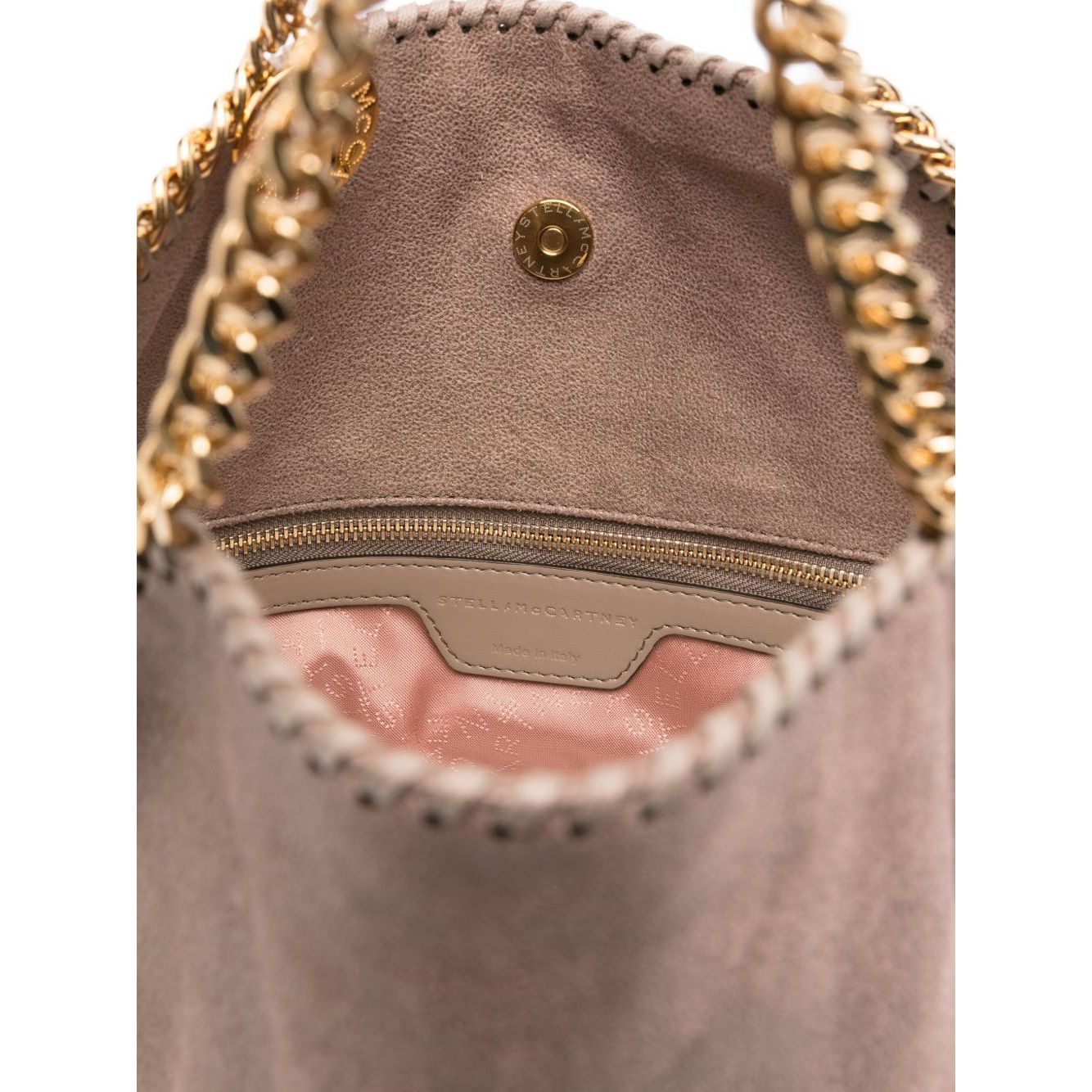 Front view with bag zipped and handles upright.