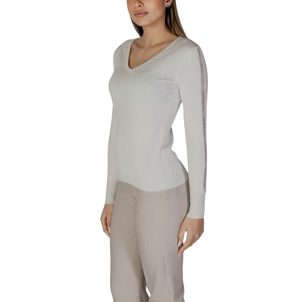 Street One Cream Viscose Long Sleeve T-Shirt for women, Spring/Summer collection, 95% Viscose, 5% Elastane, side view.