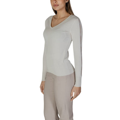 Street One Cream Viscose Long Sleeve T-Shirt for women, Spring/Summer collection, 95% Viscose, 5% Elastane, side view.