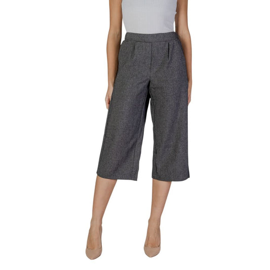 Woman wearing Vero Moda Black And White Polyester Cropped Pants showcasing stylish high-waisted design.