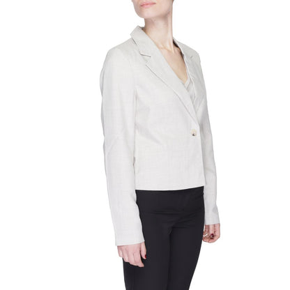 Woman wearing Vero Moda Gray Polyester Blazer with classic lapel collar and single button closure.