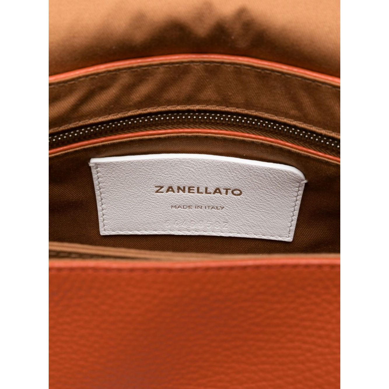 Front view with bag zipped and handles upright.